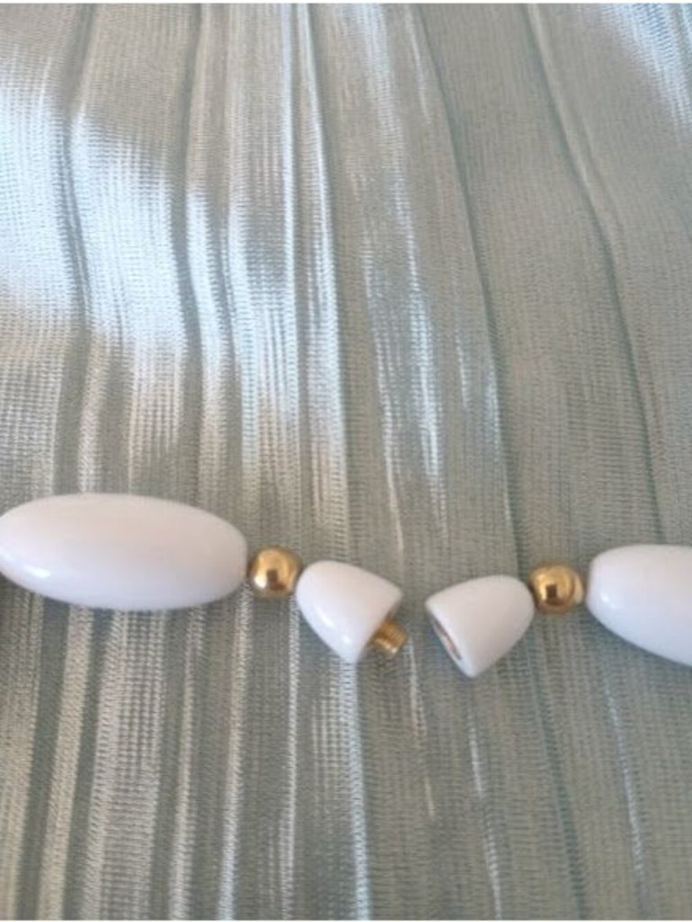2 Vintage White & Gold Beaded Collar Necklaces Glass Hexagonal & Rresin Oval - Picture 14 of 14